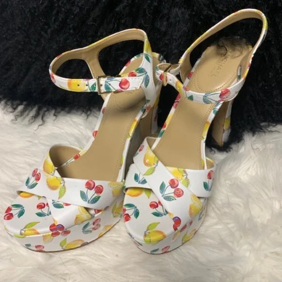 Platform pattern sandals - Picture 2 of 3